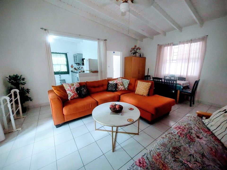 Kismet Garden Cottages - Dover Beach House in Oistins
