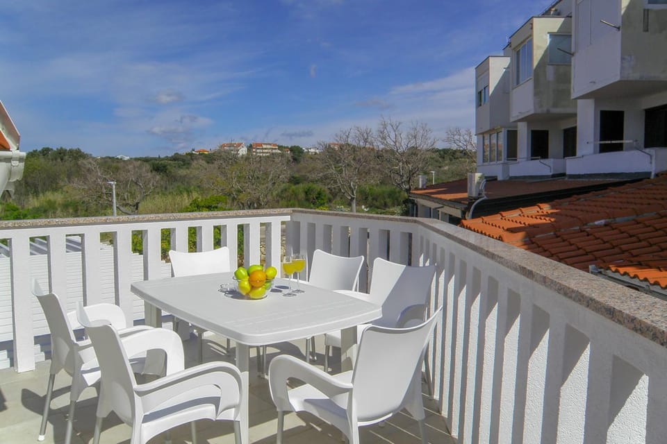View (from property/room), Balcony/Terrace, Seating area, Garden view