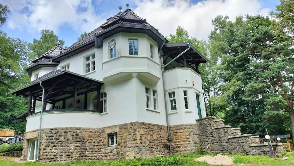 Property building, Day, Garden, Garden view