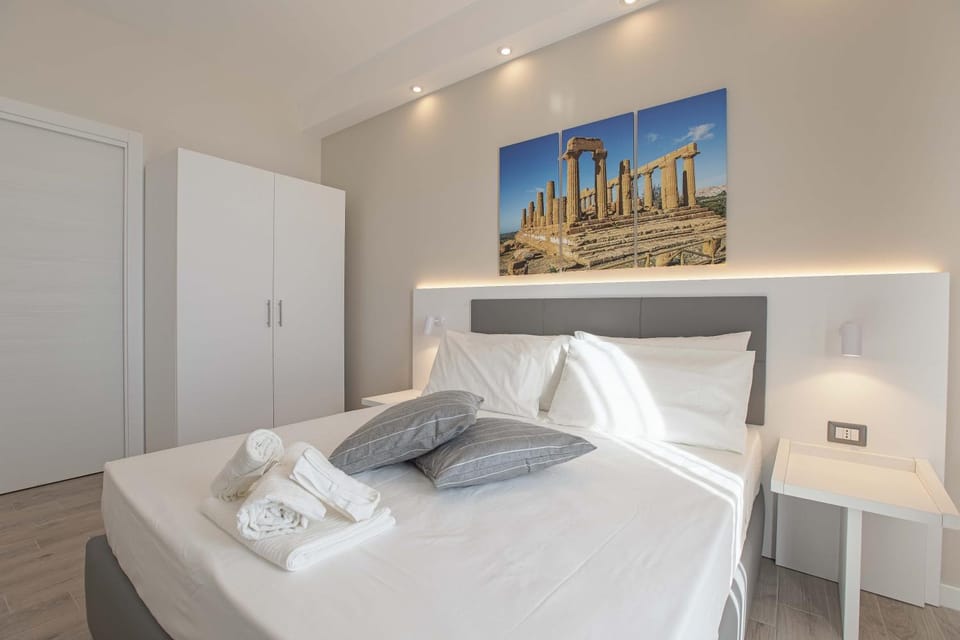 Bed, Photo of the whole room