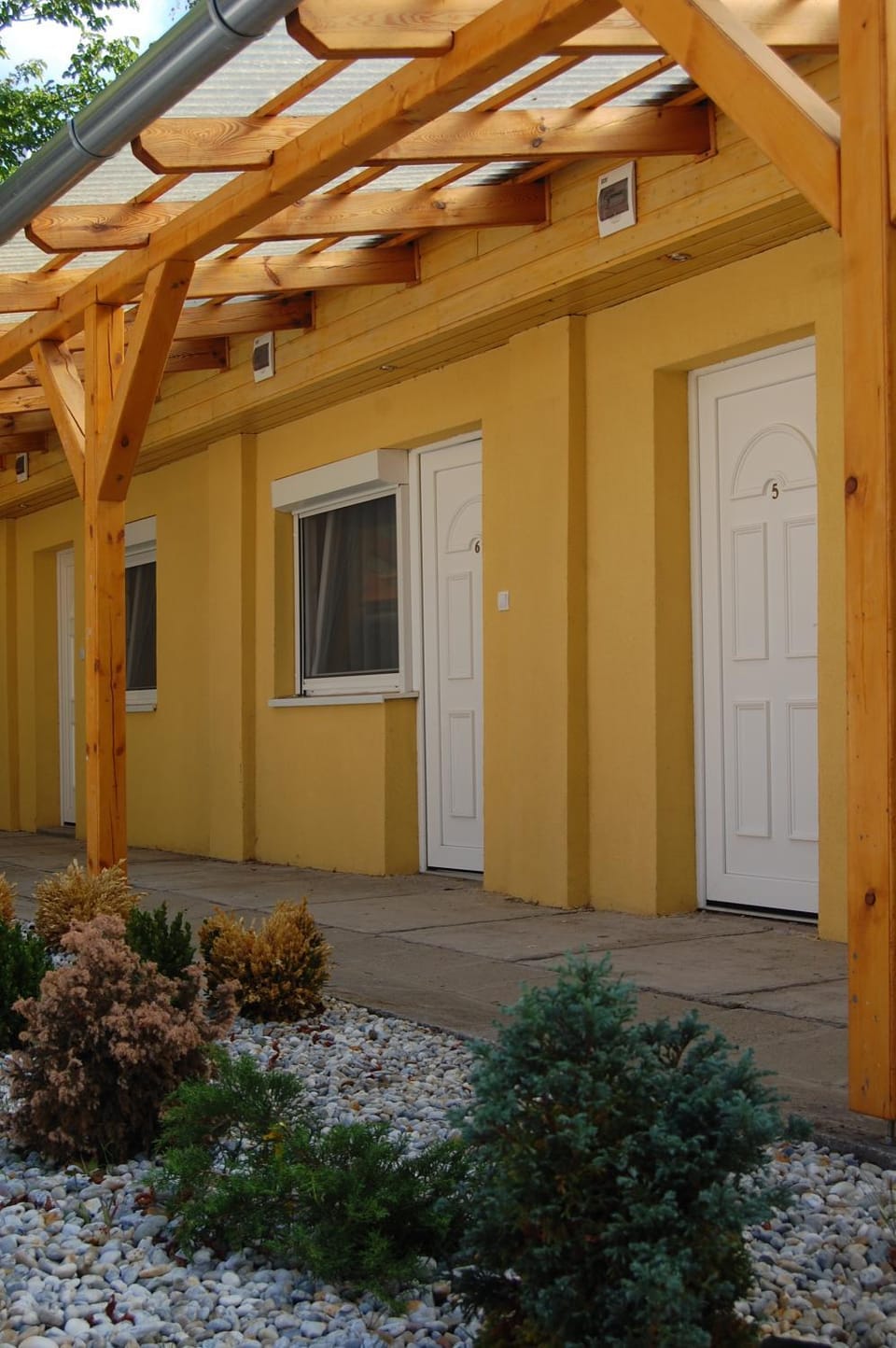 Facade/entrance