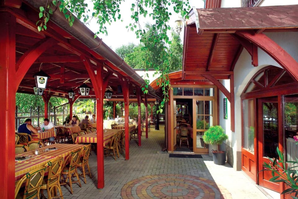 Patio, Facade/entrance, Day, group of guests