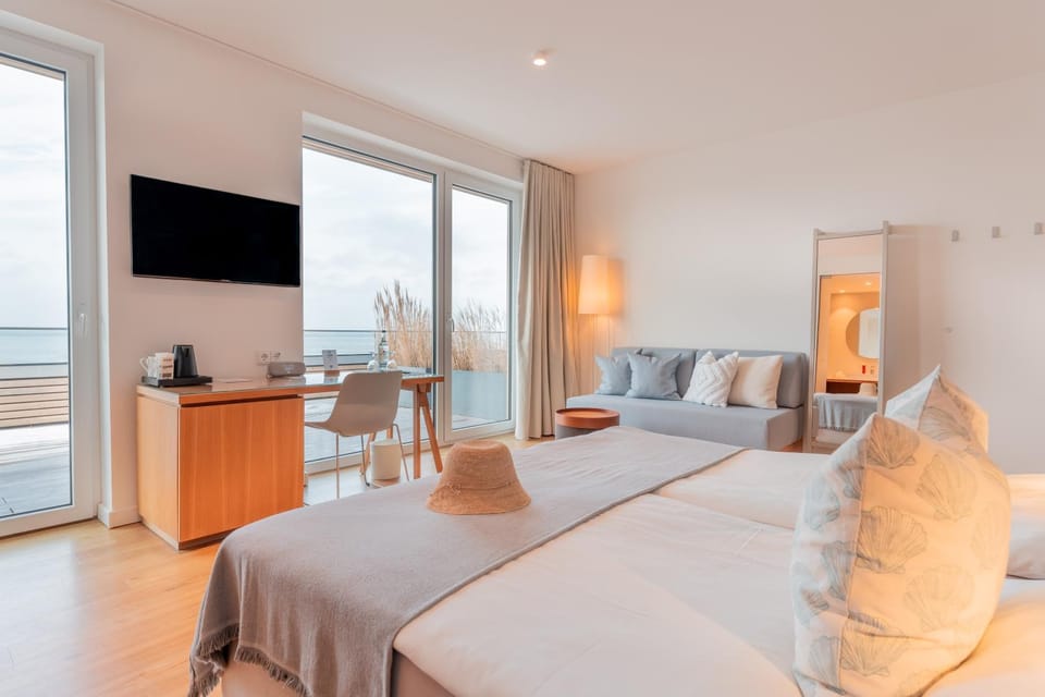 Bed, Living room, Photo of the whole room, Sea view