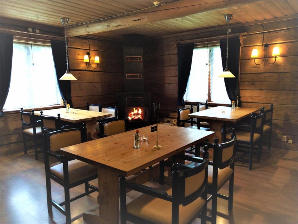 Restaurant/places to eat, Seating area