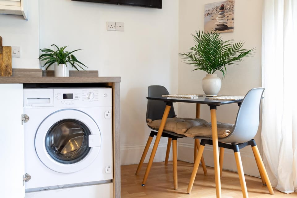 Spacious Brighton Beach studio Apartment in Hove