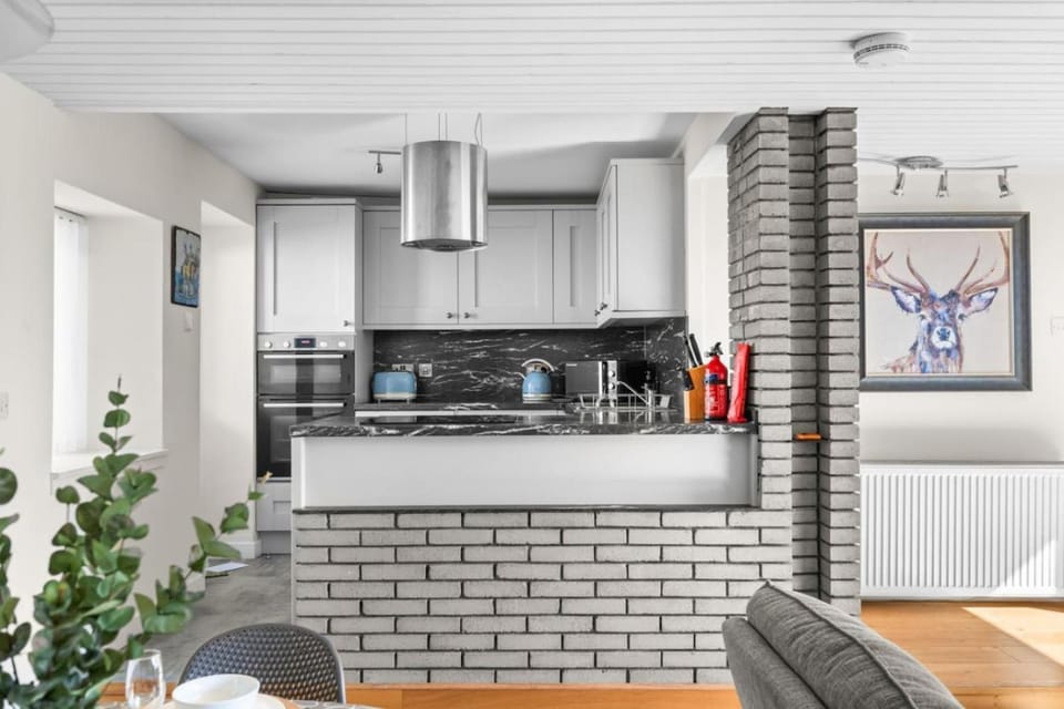 Kitchen or kitchenette, Dining area, stove, toaster