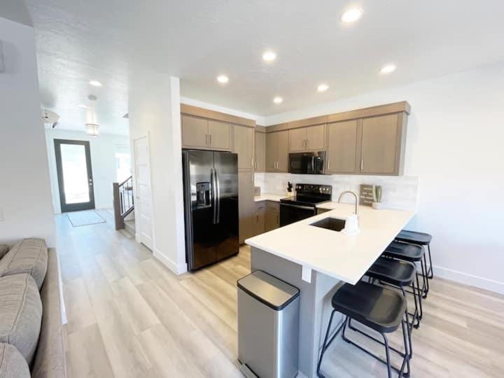 New Family-Friendly Townhome w/ Pool & Hot Tub Campground/ 
RV Resort in St George