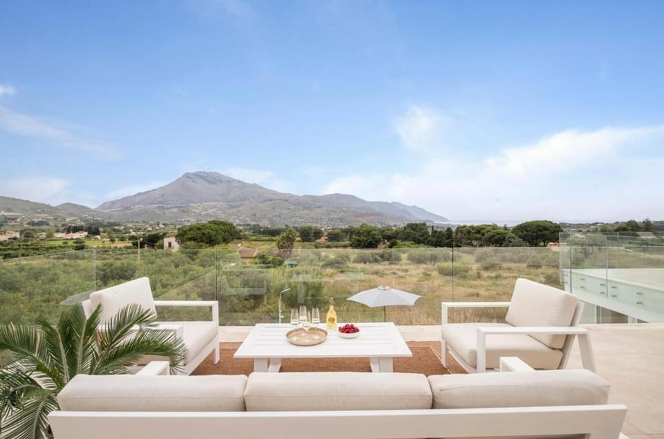 Nearby landmark, Natural landscape, View (from property/room), Balcony/Terrace, Seating area, Mountain view, Sea view