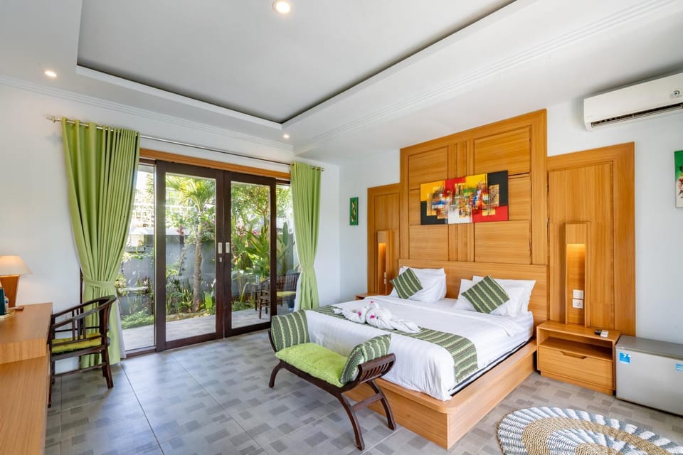 Bed, Seating area, Bedroom, towels, air conditioner