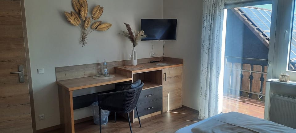 TV and multimedia, Photo of the whole room, Seating area