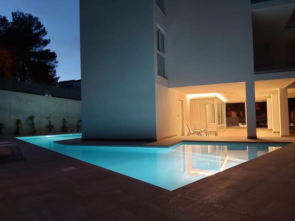 Swimming pool