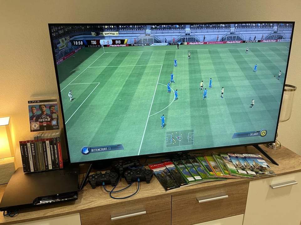 Communal lounge/ TV room