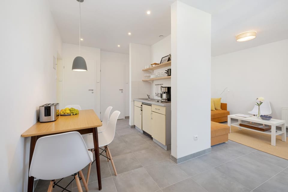 Kitchen or kitchenette, Dining area, stove, toaster