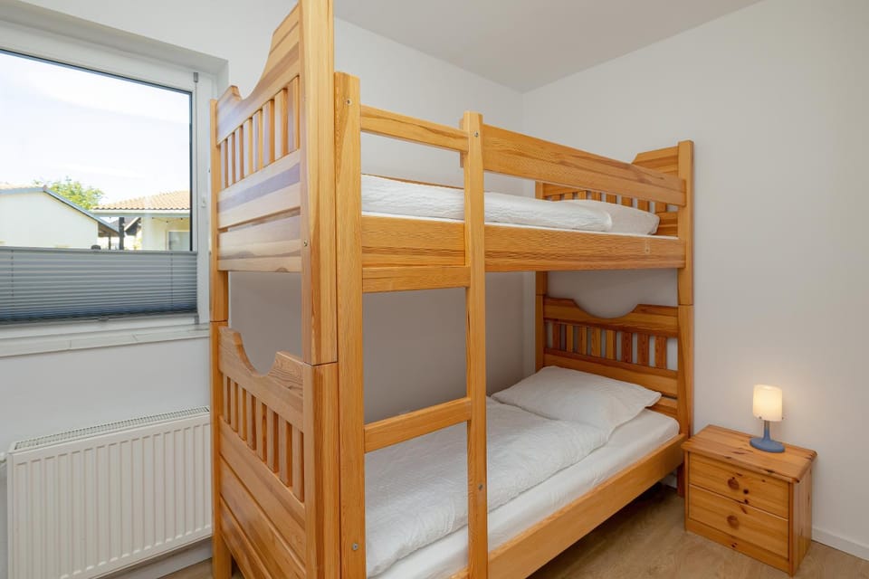 Bed, Photo of the whole room, Bedroom, bunk bed