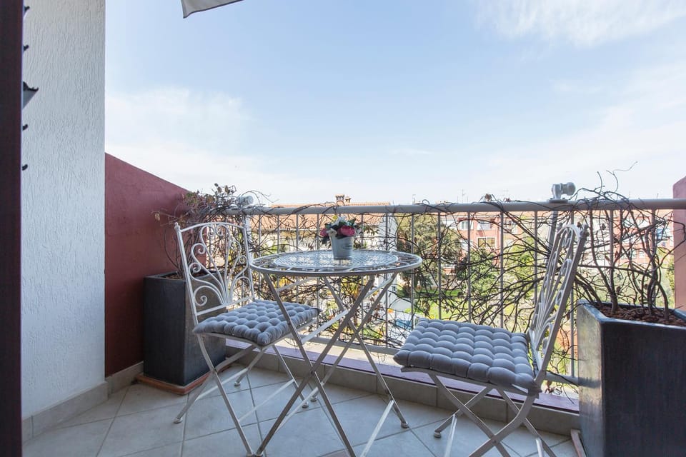 Coffee/tea facilities, Balcony/Terrace, Seating area, City view