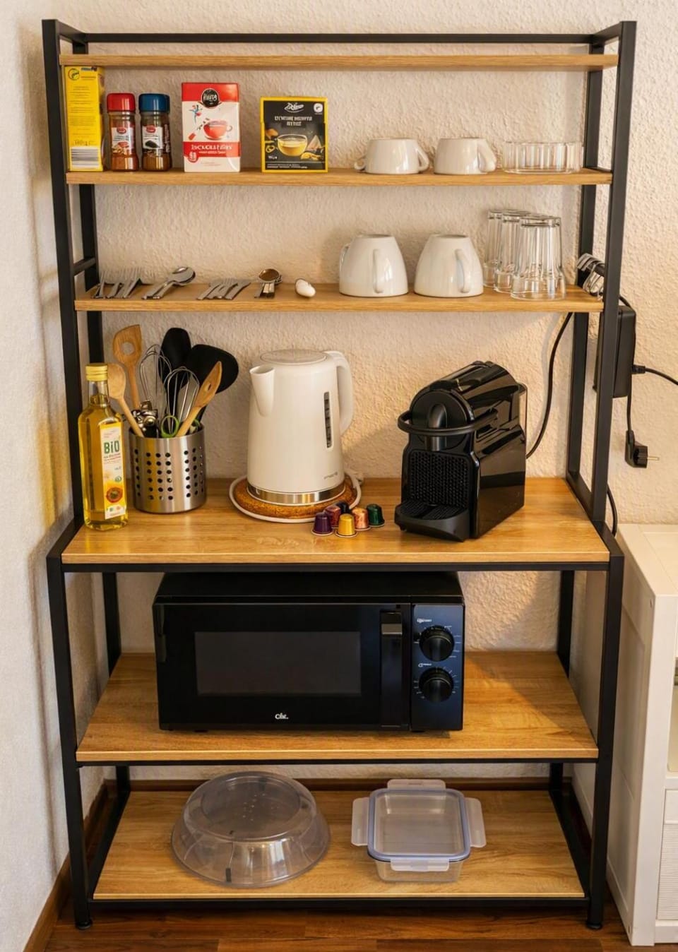 Coffee/tea facilities, microwave