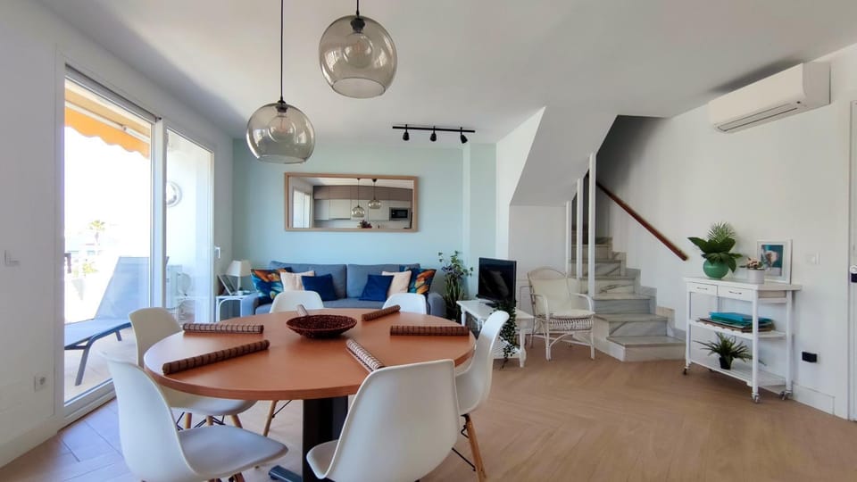 Living room, Seating area, Dining area, air conditioner