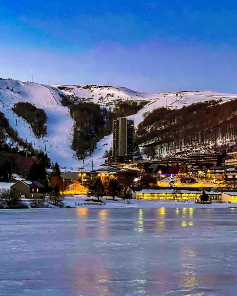 Authentique chalet vue sur le lac et les pistes Chalet in Besse-et-Saint-Anastaise