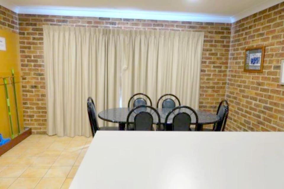 Jindabyne 3-bedroom Units 4km from Centre Apartment in Jindabyne