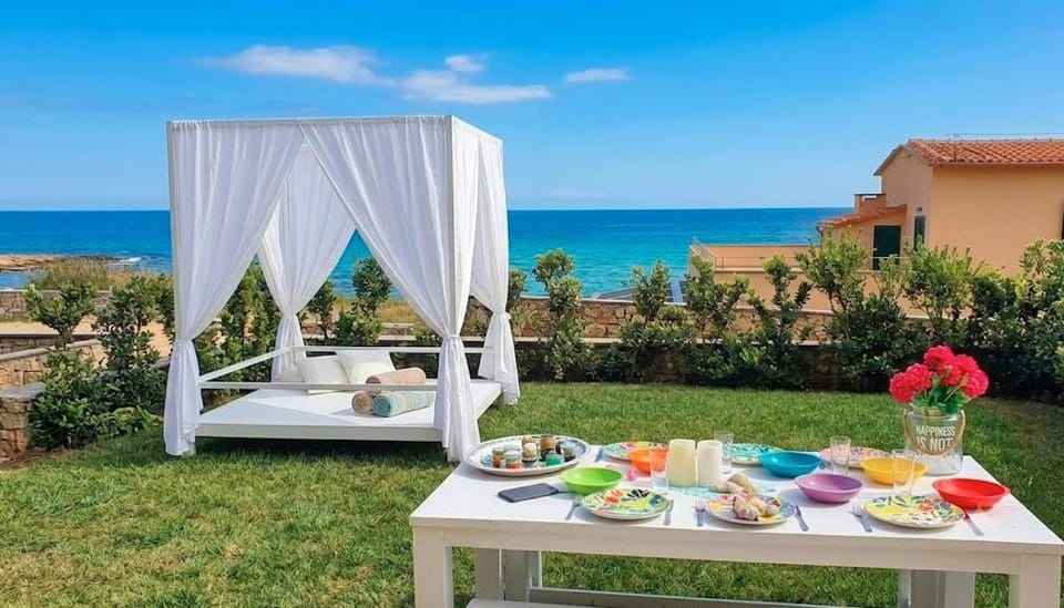 Cluxury-Torre dei Saraceni BOUTIQUE APT BY THE SEA Beach, Pool,Private Jacuzzi, Parking House in Liguria