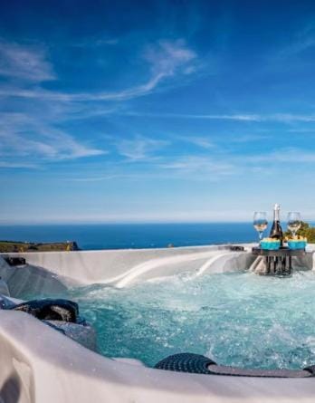 Cluxury-Torre dei Saraceni BOUTIQUE APT BY THE SEA Beach, Pool,Private Jacuzzi, Parking House in Liguria