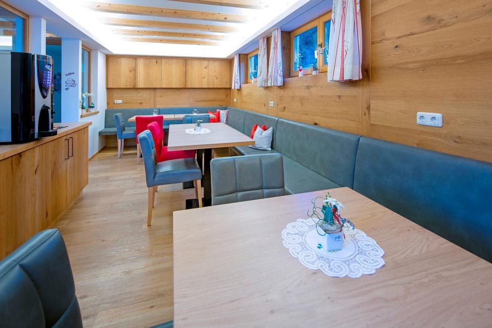 Communal lounge/ TV room, Seating area