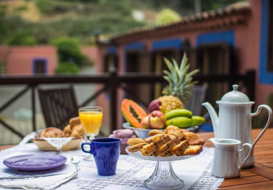 Coffee/tea facilities, Food and drinks