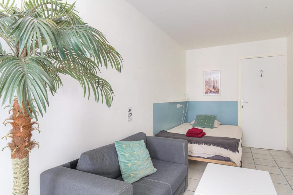 Bed, Photo of the whole room, Seating area