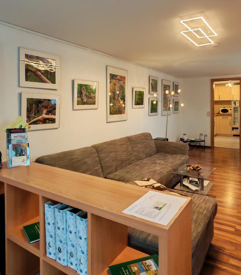 Living room, Seating area, Food