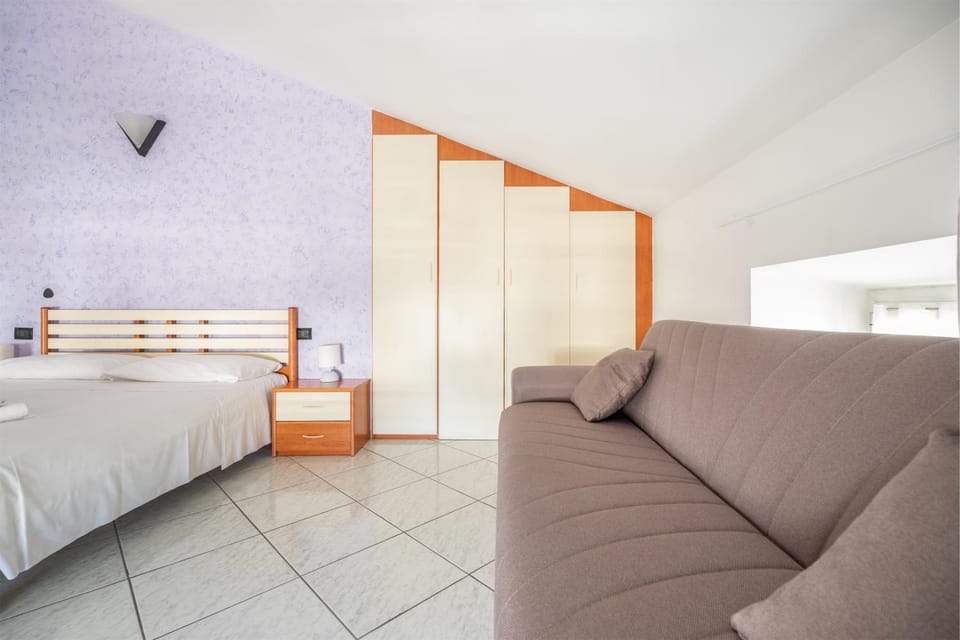 Bed, Living room, Photo of the whole room, Bedroom