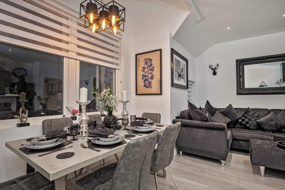 Living room, Seating area, Dining area