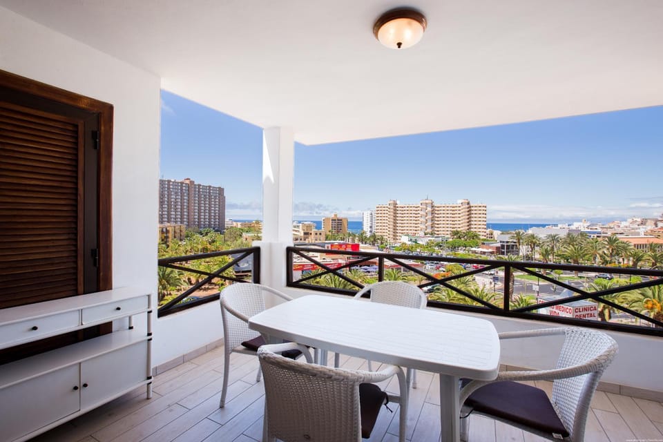 Patio, Natural landscape, View (from property/room), Balcony/Terrace, Dining area, City view, Sea view