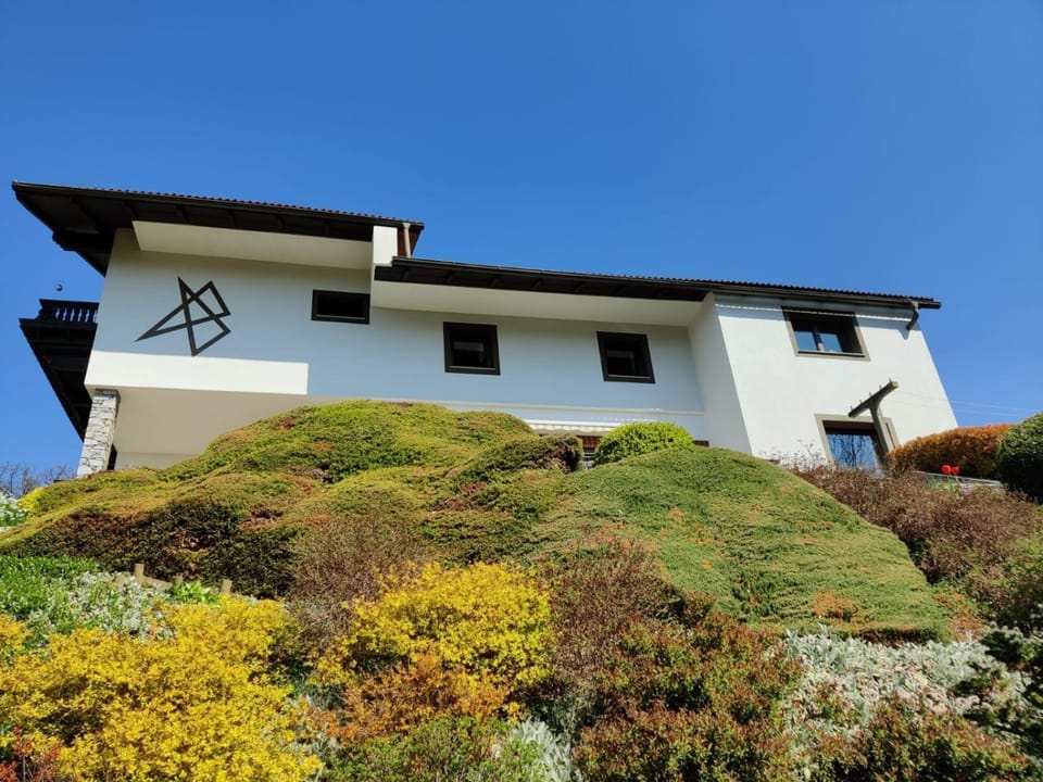 Property building, Spring, Day, Garden, Garden view