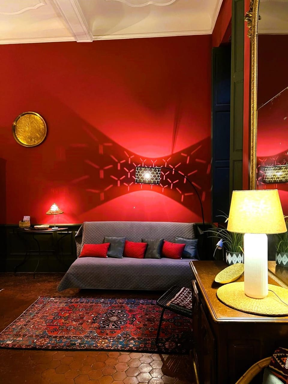Palais des Papes - Spacious Historic Apartment in Private Mansion ! Free PARKING Nearby ! Spacieux Appartement Historique dans Hôtel Particulier ! PARKING à proximité Offert ! Apartment in Avignon