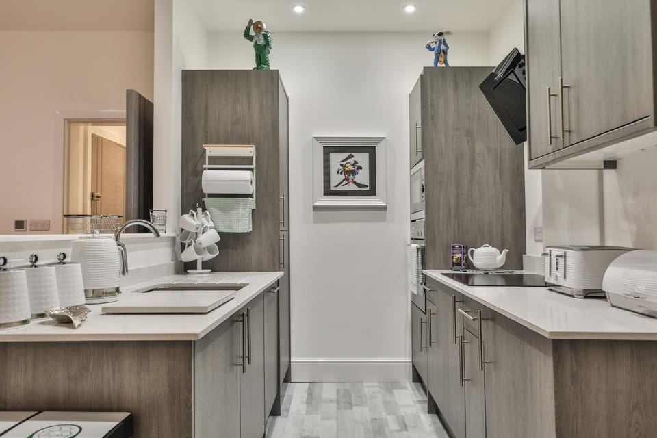 The Monroe - 2nd Floor - Luxury for up to 4 guests near Open Air Theatre and North Bay Apartment in Scarborough