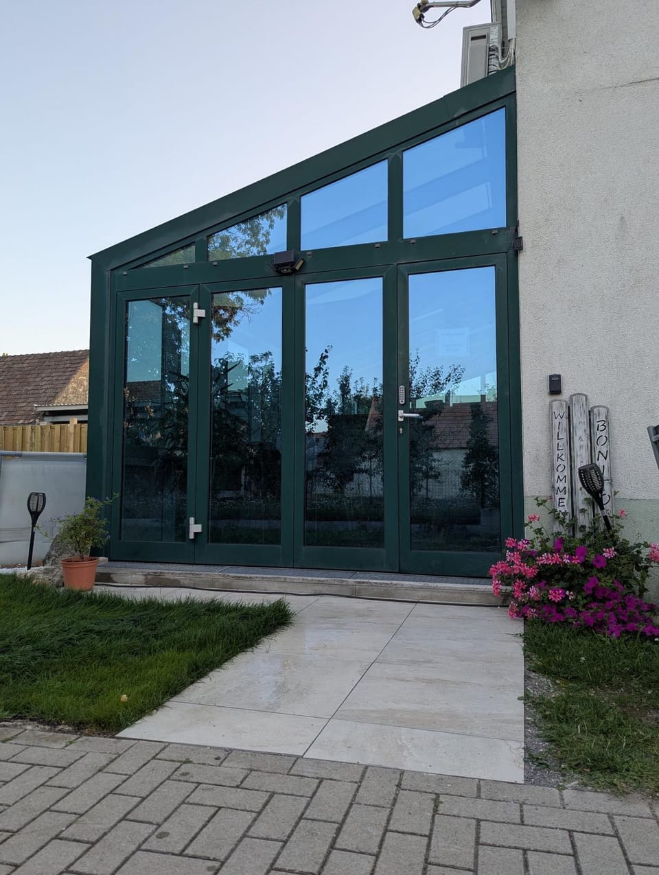 Facade/entrance