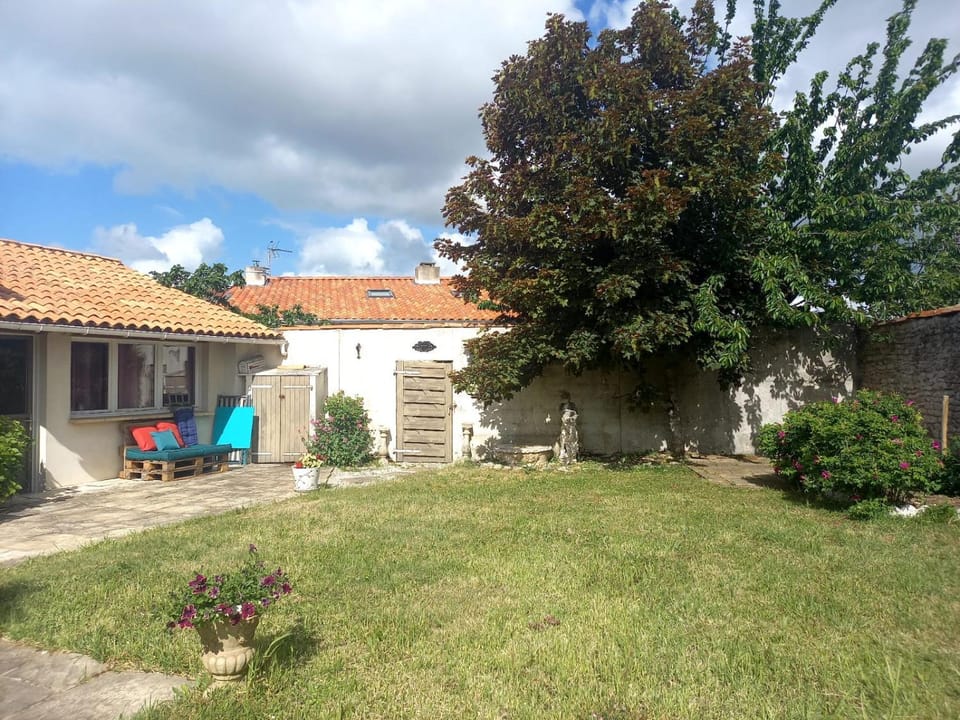 Facade/entrance, Garden, Garden view