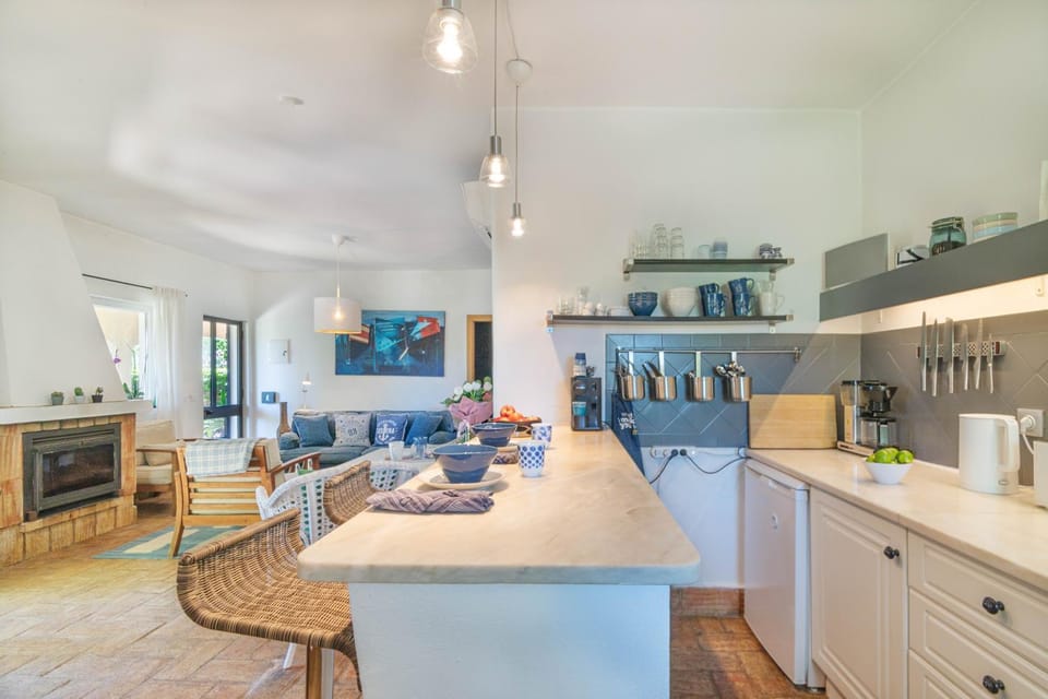 Coffee/tea facilities, Kitchen or kitchenette, Living room, Seating area, Dining area, dishwasher, oven, pet friendly, stove, toaster