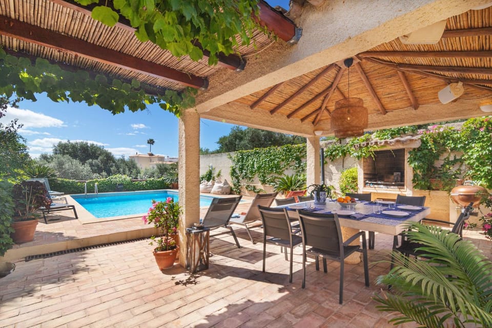 Patio, BBQ facilities, Garden, Balcony/Terrace, Dining area, Pool view, Swimming pool, sunbed