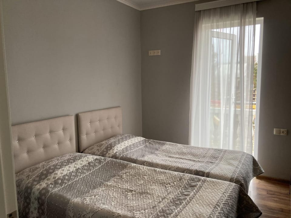 Bed, Balcony/Terrace, Balcony/Terrace, Photo of the whole room, Bedroom, Sea view, Sea view, Sunrise, Sunset, children, children, children, young children, young children, young children, older children, older children, older children