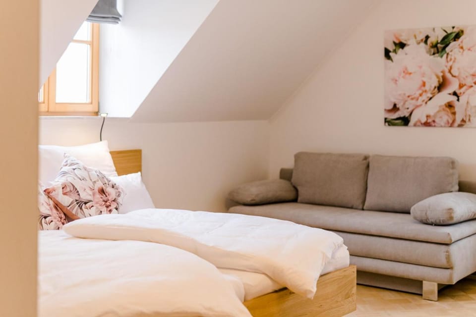 Bed, Seating area, Bedroom