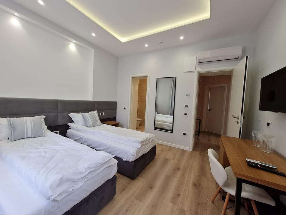 Bed, Photo of the whole room, hair dresser, air conditioner