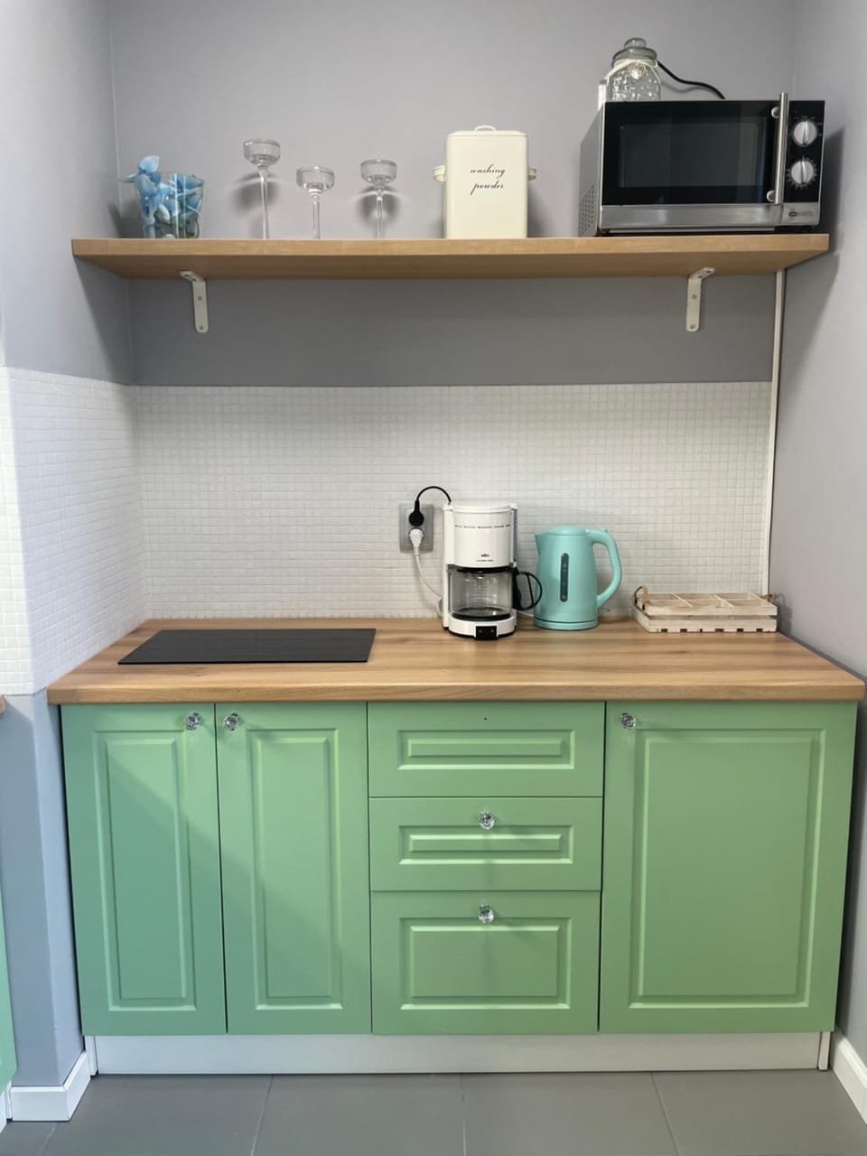 Kitchen or kitchenette
