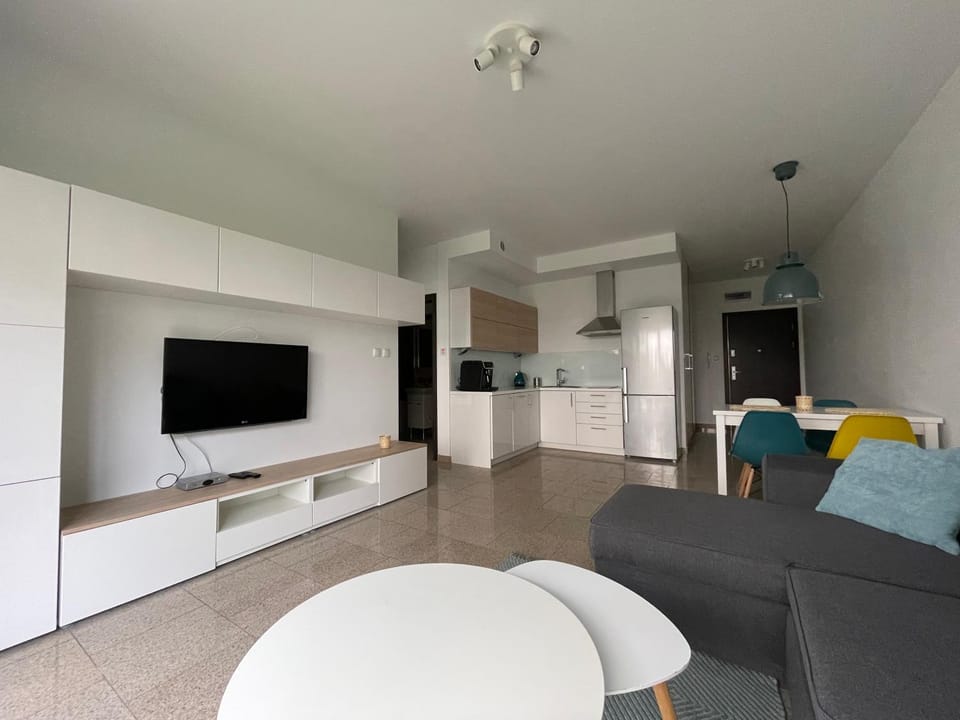TV and multimedia, Kitchen or kitchenette, Living room, Dining area