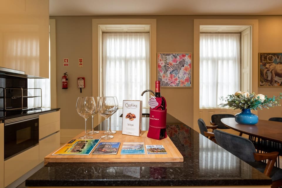 CC Downtown Palace - E Apartment in Porto