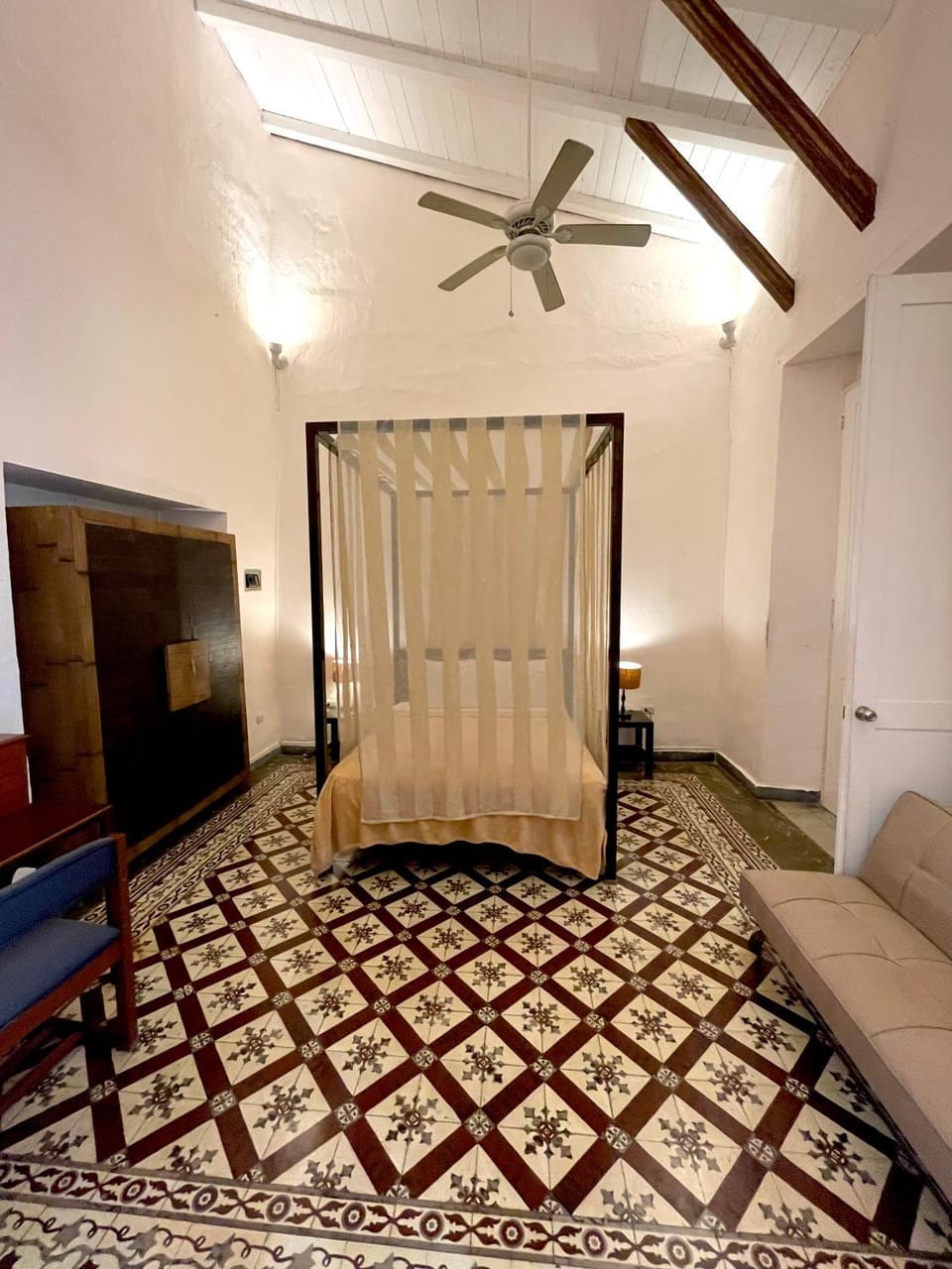 Photo of the whole room