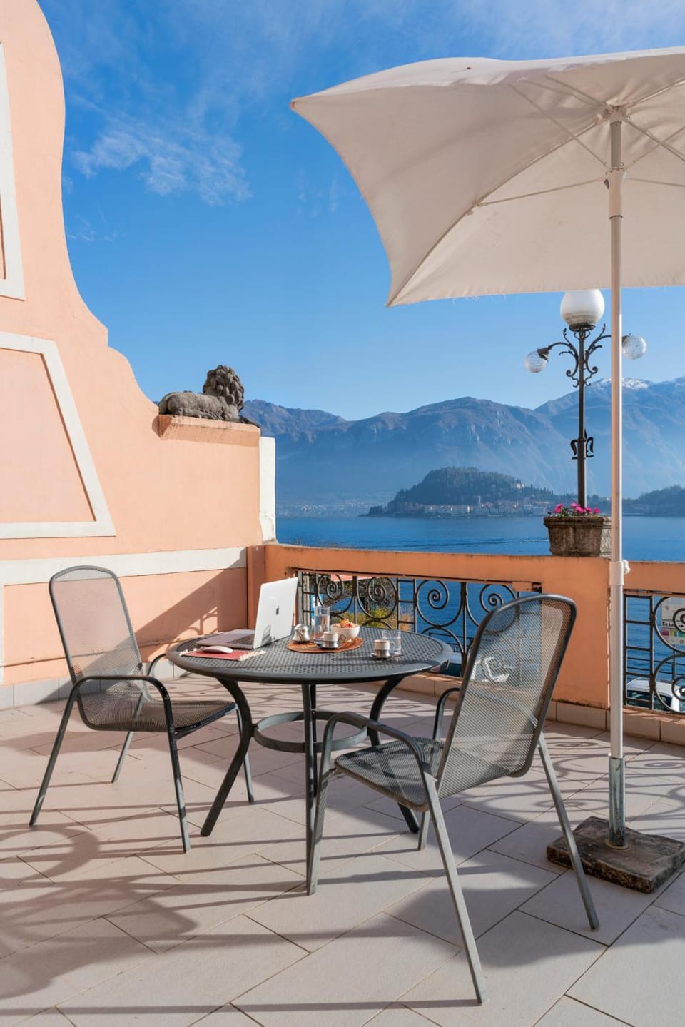 Balcony/Terrace, Dining area, Mountain view