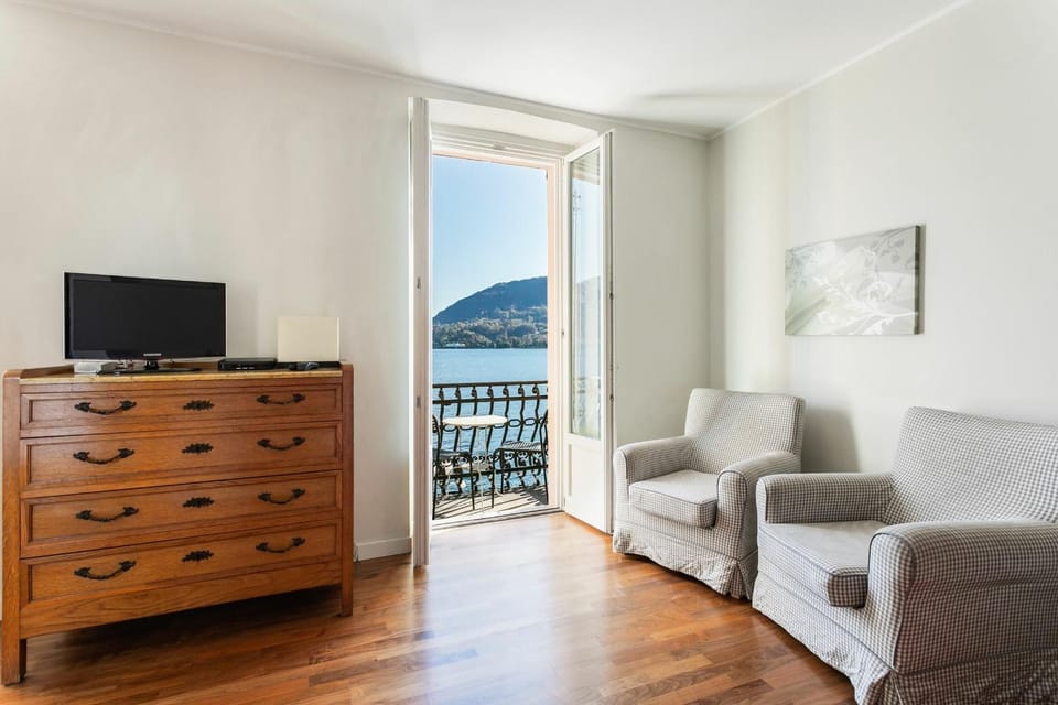 Living room, Decorative detail, Bedroom