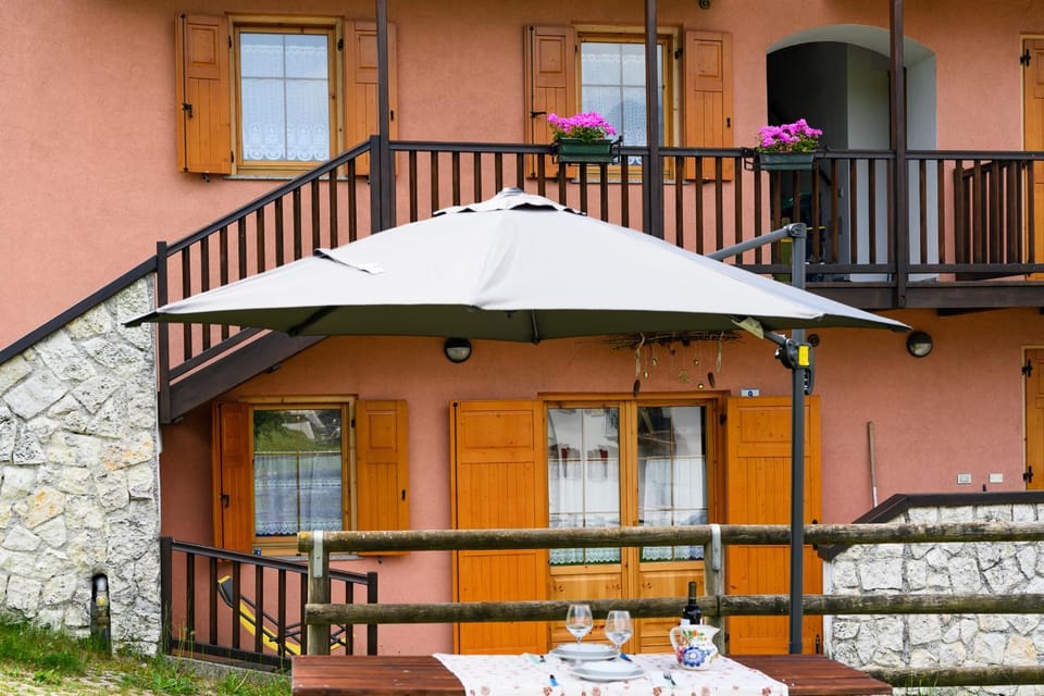 Patio, Facade/entrance