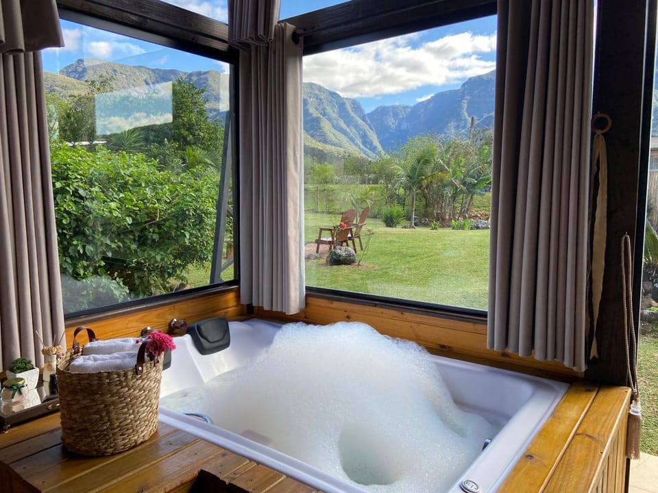 Hot Tub, Photo of the whole room, Bedroom